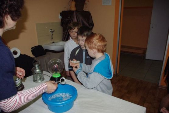  Grafika #4: Dziś cień wosku ci ukaże, co ci życie niesie w darze grafika