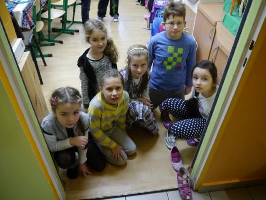  Grafika #10: Dziś cień wosku ci ukaże, co ci życie niesie w darze grafika