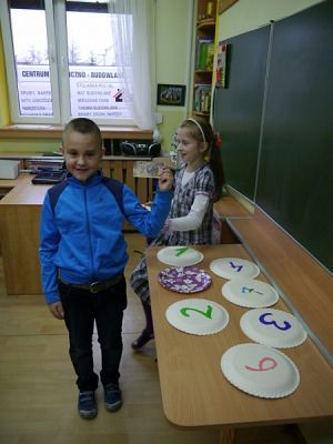  Grafika #12: Dziś cień wosku ci ukaże, co ci życie niesie w darze grafika