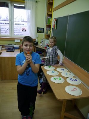  Grafika #13: Dziś cień wosku ci ukaże, co ci życie niesie w darze grafika