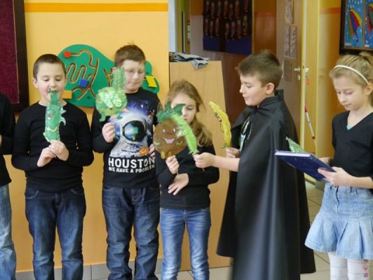 Grafika #2: Inscenizacja wiersza Na straganie grafika