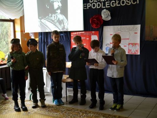  Grafika #8: Uroczysty Apel z Okazji Rocznicy Odzyskania Niepodległości grafika