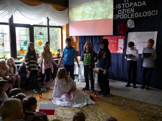  Grafika #11: Uroczysty Apel z Okazji Rocznicy Odzyskania Niepodległości grafika