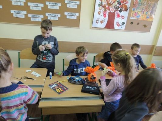  Grafika #0: Dynie na Halloween w wykonaniu pierwszoklasistów grafika