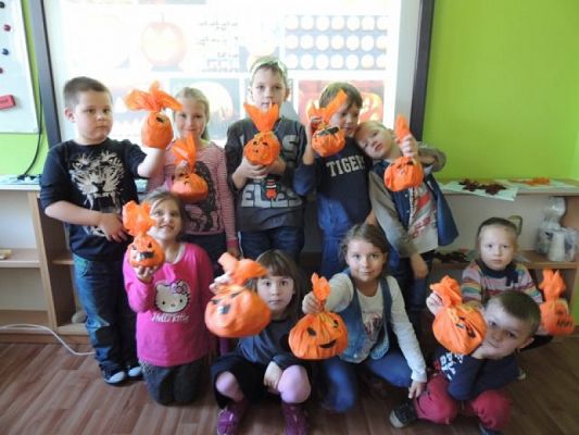  Grafika #4: Dynie na Halloween w wykonaniu pierwszoklasistów grafika