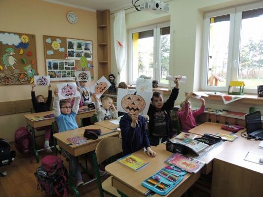  Grafika #10: Dynie na Halloween w wykonaniu pierwszoklasistów grafika