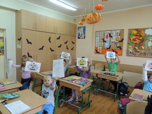  Grafika #11: Dynie na Halloween w wykonaniu pierwszoklasistów grafika