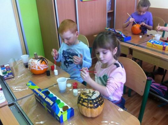  Grafika #15: Dynie na Halloween w wykonaniu pierwszoklasistów grafika