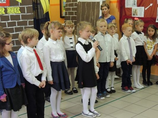  Grafika #7: Pasowanie pierwszoklasistów grafika