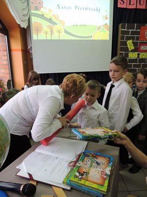  Grafika #12: Pasowanie pierwszoklasistów grafika