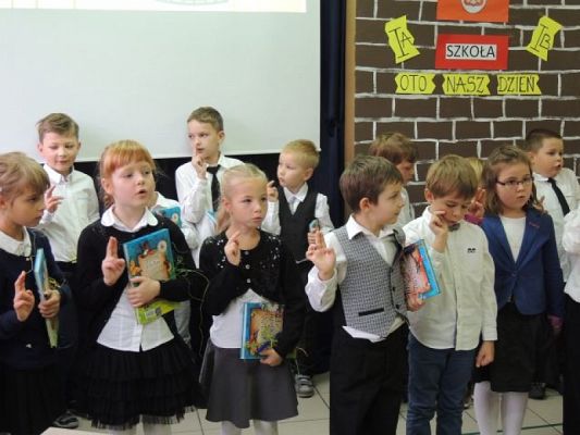  Grafika #13: Pasowanie pierwszoklasistów grafika