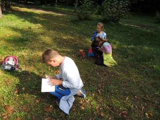  Grafika #10: Tropem jesieni - przyrodniczy spacer po parku grafika