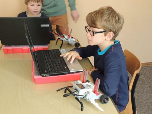  Grafika #1: Klub LEGO MINDSTROMS grafika