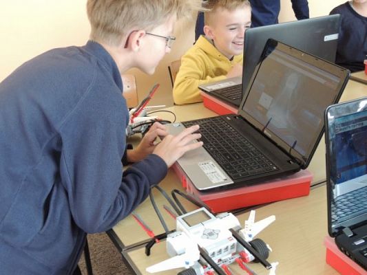  Grafika #3: Klub LEGO MINDSTROMS grafika