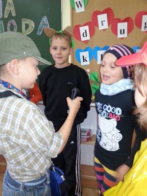  Grafika #0: Jesienny teatr" klasy IIa grafika