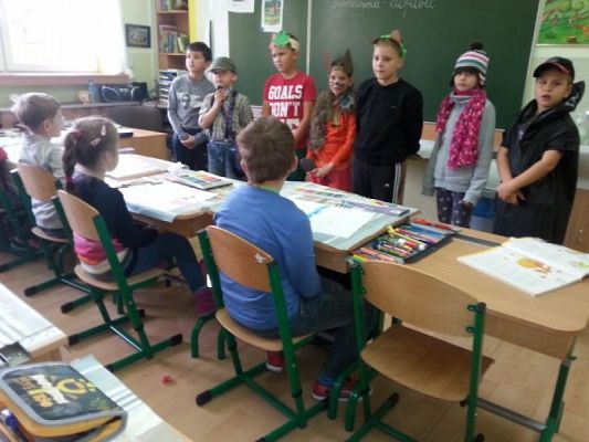  Grafika #6: Jesienny teatr" klasy IIa grafika