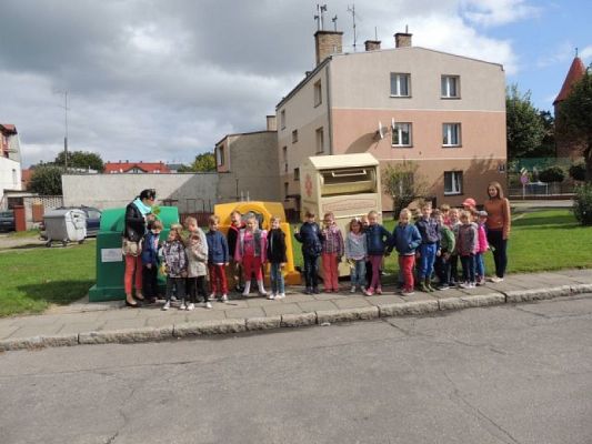  Grafika #5: Turysto! Szanuj środowisko w lesie grafika