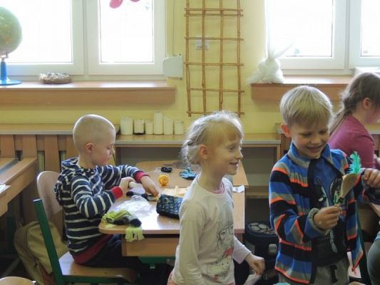 Grafika #6: Kolorowe pacynki grafika