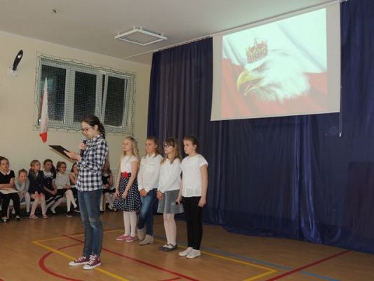  Grafika #5: Uroczysty apel z okazji rocznicy uchwalenia Konstytucji 3 Maja grafika