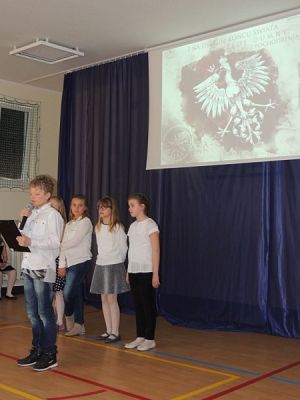  Grafika #10: Uroczysty apel z okazji rocznicy uchwalenia Konstytucji 3 Maja grafika