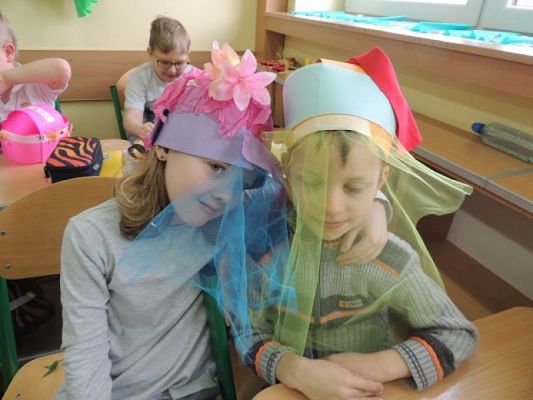  Grafika #2: Świat magicznych kapeluszy grafika