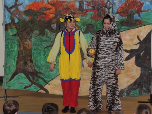  Grafika #8: Spektakl profilaktyczny dla klas I-III pt. Kolczasta przyjaźń grafika