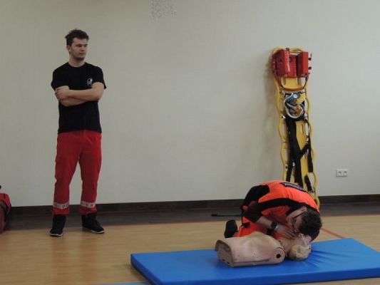  Grafika #4: Ważna lekcja o pierwszej pomocy grafika