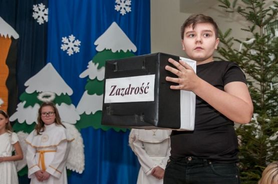  Grafika #9: Jest taka noc, na którą człowiek czeka i za którą tęskni grafika