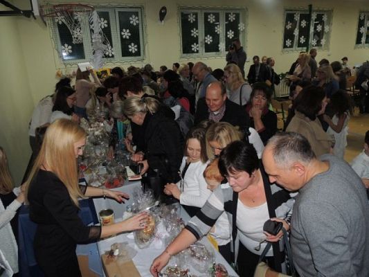  Grafika #28: Jest taka noc, na którą człowiek czeka i za którą tęskni grafika