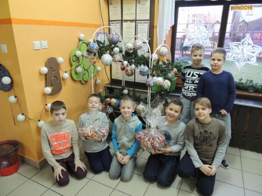  Grafika #1: Z dobrą nowiną po lęborskich placówkach, czyli czekoladowe Mikołaje rozdane! grafika