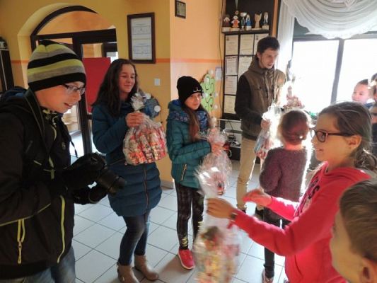  Grafika #8: Z dobrą nowiną po lęborskich placówkach, czyli czekoladowe Mikołaje rozdane! grafika