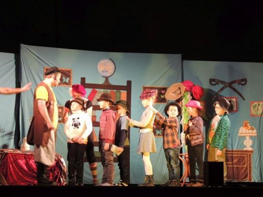  Grafika #3: Wyjście na spektakl pt. Zaczarowany świat bajek grafika