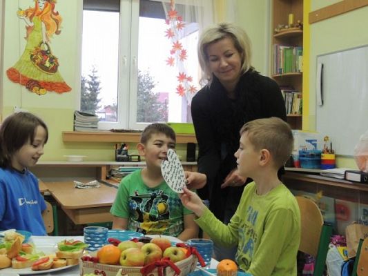  Grafika #1: Dziś cień wosku ci ukaże, co ci życie niesie w darze grafika