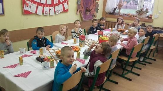  Grafika #16: Dziś cień wosku ci ukaże, co ci życie niesie w darze grafika