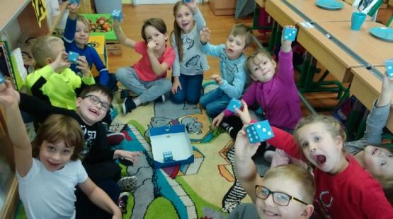  Grafika #18: Dziś cień wosku ci ukaże, co ci życie niesie w darze grafika