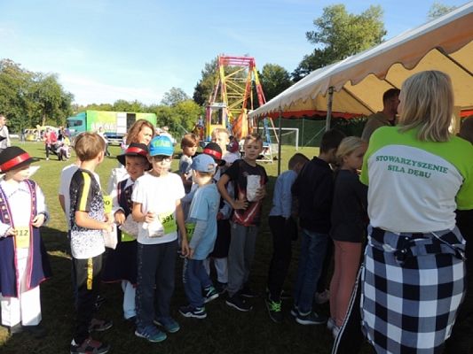  Grafika #1: Zabawa i integracja na X Mini Olimpiadzie Osób Niepełnosprawnych w Charbrowie grafika