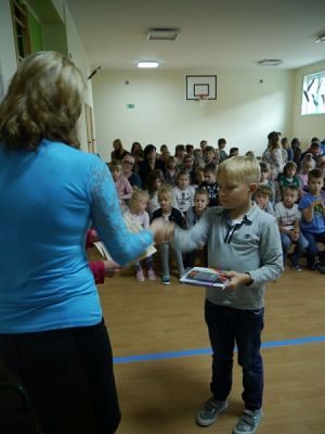  Grafika #4: Wyniki Szkolnych Konkursów dotyczących sylwetki Jana Pawła II grafika