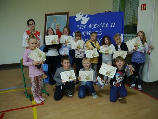  Grafika #8: Wyniki Szkolnych Konkursów dotyczących sylwetki Jana Pawła II grafika