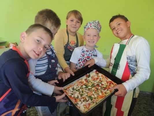  Grafika #11: "Superpizza", czyli zajęcia kulinarne w klasie IIIa grafika