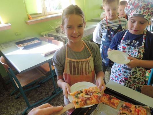  Grafika #13: "Superpizza", czyli zajęcia kulinarne w klasie IIIa grafika