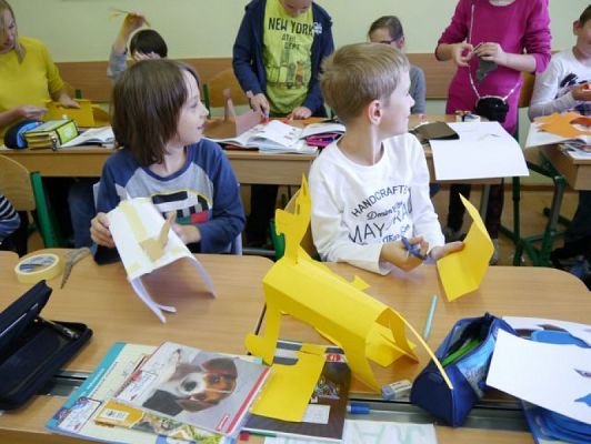  Grafika #1: Pieski – marionetki grafika