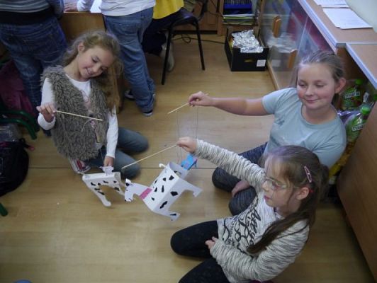  Grafika #9: Pieski – marionetki grafika