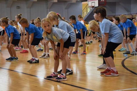  Grafika #4: KONKURS SPORTOWY DLA KLAS I-III KTO Z NAS LEPIEJ I PRĘDZEJ" grafika