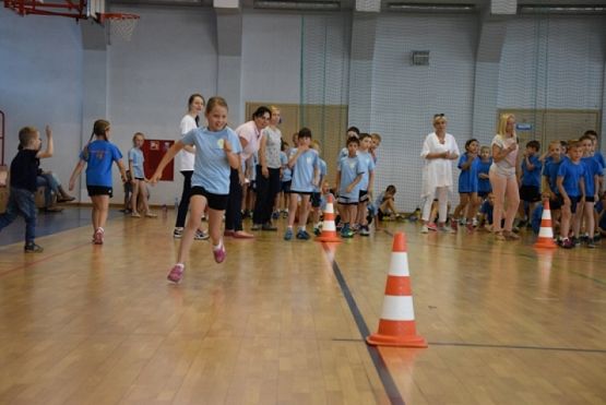  Grafika #8: KONKURS SPORTOWY DLA KLAS I-III KTO Z NAS LEPIEJ I PRĘDZEJ" grafika