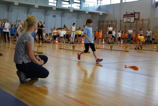  Grafika #13: KONKURS SPORTOWY DLA KLAS I-III KTO Z NAS LEPIEJ I PRĘDZEJ" grafika