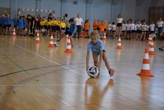  Grafika #16: KONKURS SPORTOWY DLA KLAS I-III KTO Z NAS LEPIEJ I PRĘDZEJ" grafika