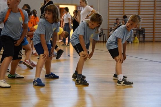  Grafika #18: KONKURS SPORTOWY DLA KLAS I-III KTO Z NAS LEPIEJ I PRĘDZEJ" grafika