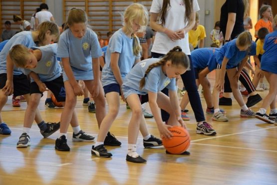  Grafika #20: KONKURS SPORTOWY DLA KLAS I-III KTO Z NAS LEPIEJ I PRĘDZEJ" grafika