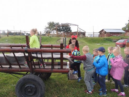  Grafika #2: Wycieczka integracyjna klas I do Runowa grafika