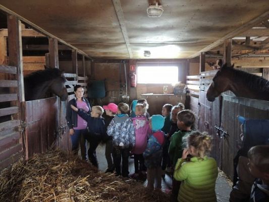  Grafika #8: Wycieczka integracyjna klas I do Runowa grafika